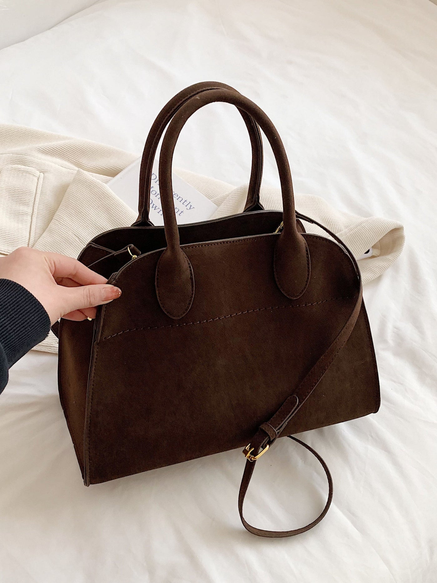 Margot – Luxurious Versatility – Suede Shoulder Bag