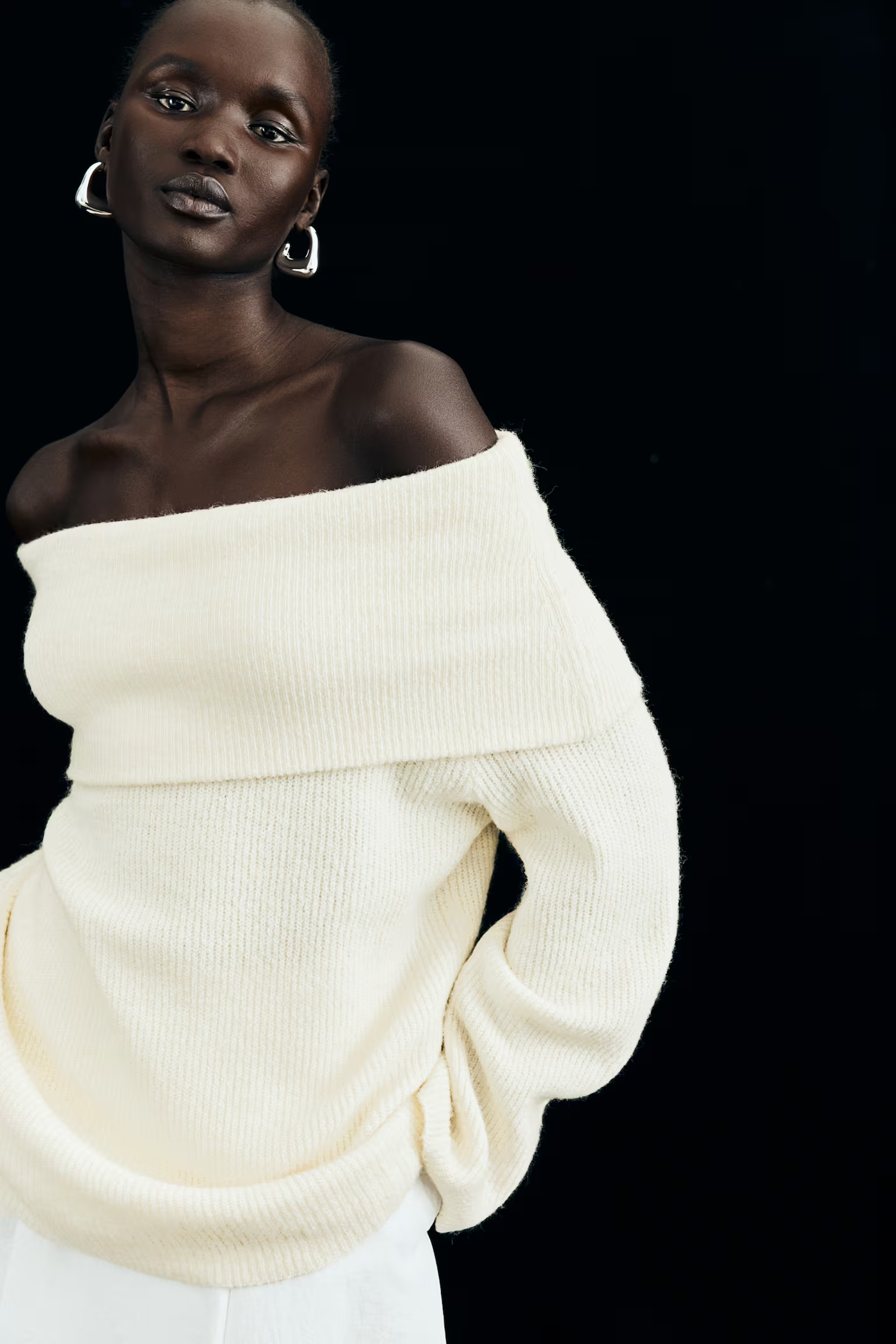 Sadie – Elegant Off-Shoulder Design – Top