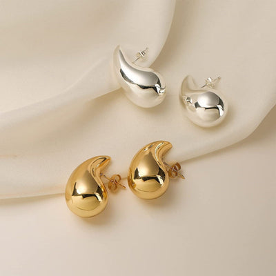Rue – Elegant Water Drop Design – Gold Earrings