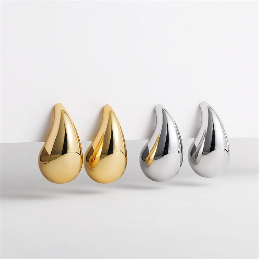 Rue – Elegant Water Drop Design – Gold Earrings