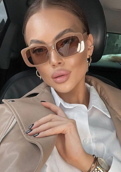 Ciara – Sleek Square-Round Frame – Sunglasses