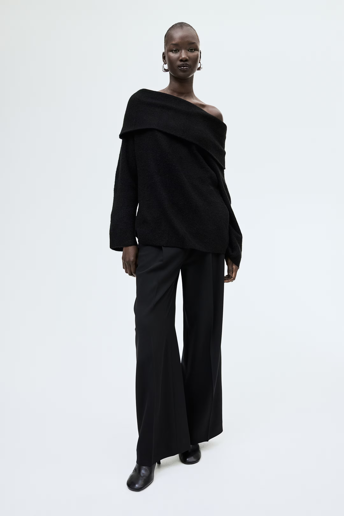 Sadie – Elegant Off-Shoulder Design – Top