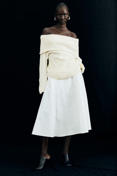 Sadie – Elegant Off-Shoulder Design – Top