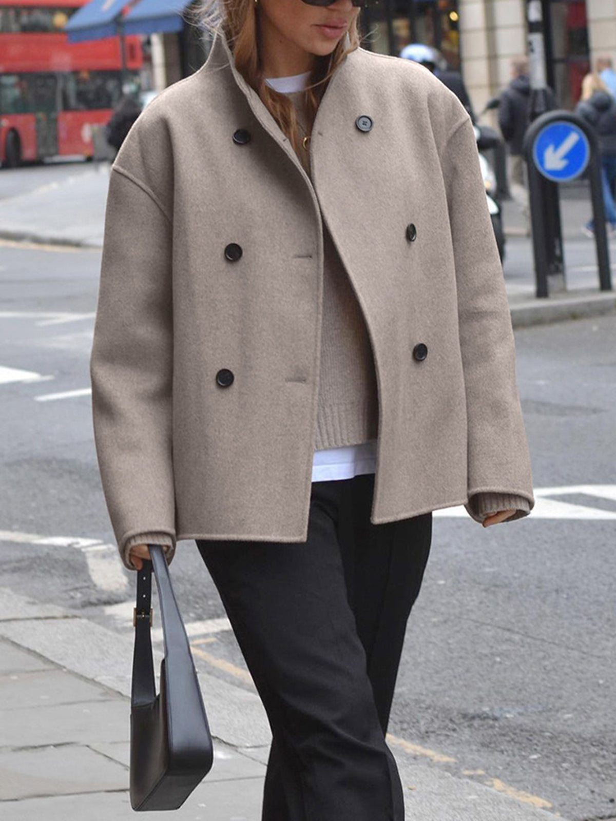 Kellie – Effortless Style – Oversized Button-Down Jacket