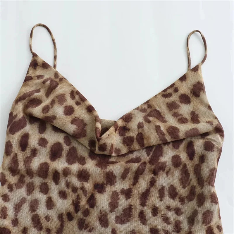 Ruby – Elegant Backless Design – Dress