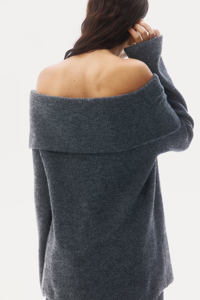 Sadie – Elegant Off-Shoulder Design – Top